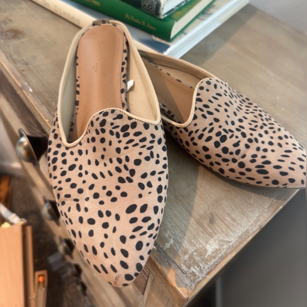 Xhilaration Tan and Black Leopard Print Mules